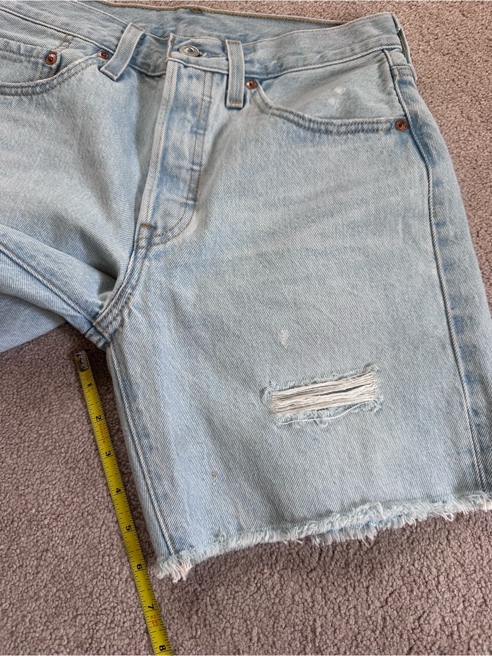 Levi's® 501® Mid-Thigh Shorts Light Indigo Wash Raw/Frayed Hem Women’s Size 27 - Picture 13 of 13